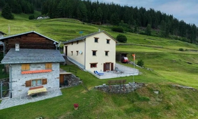 Poschiavo Ski Chalet | Mount Campell Dasura