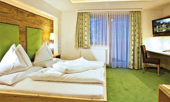 Filzmoos Apartment | Mountain and hiking experience in the room "Dachstein" - Alpenhof, country hotel