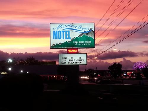 Pigeon Forge Hotel | Mountain Breeze Motel