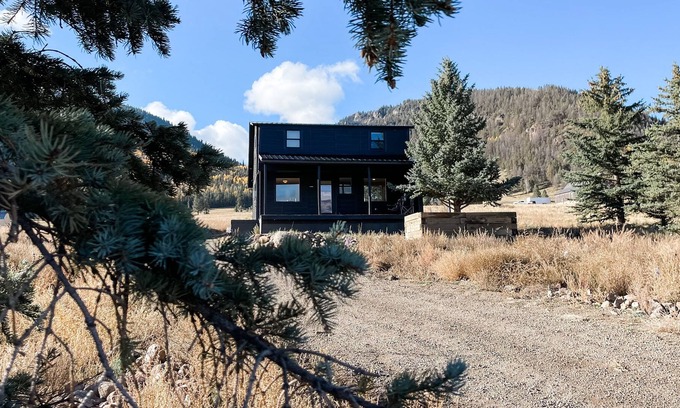 Creede House | Mountain bungalow as seen on Hgtv's Building Roots
