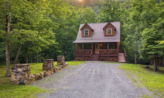 Wardensville Cabin | Mountain Cabin - Hot Tub, Creek, Hiking & Fire Pit