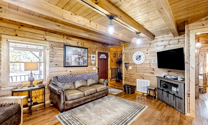 Murphy Cabin | Mountain cabin with private hot tub, on-site creek, firepit & wildlife sightings