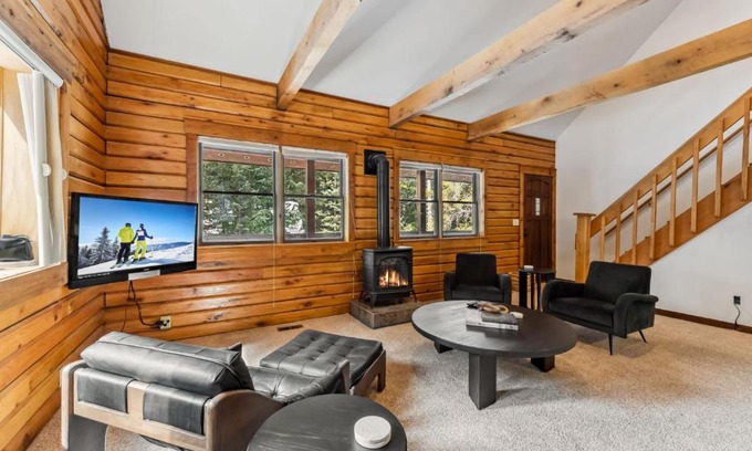 Blue River House | Mountain Escape with Hot Tub and Lounge Area