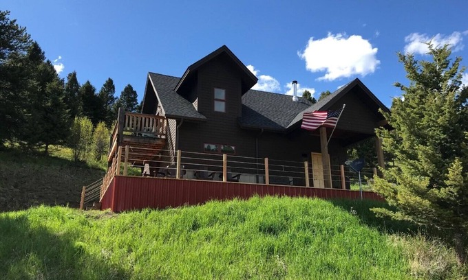Bozeman House | Mountain Get away, mins from Bozeman, and Bridger Bowl