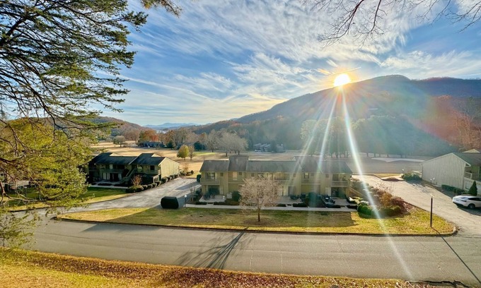 Lake Lure Condo | Mountain Getaway | Pools, Trails & More!