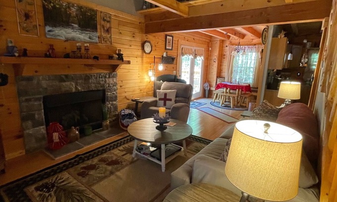 Seymour Cabin | Mountain High, located on Bluff Mountain in Seymour TN. Peaceful, quaint getaway