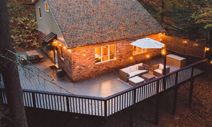 Bushkill House | Mountain home close to hiking trails and waterfalls