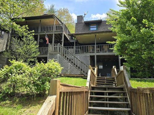 Glenville House | Mountain Lake House in North Carolina