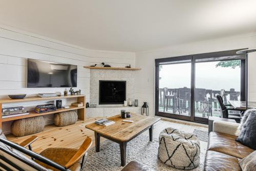 Mont-Tremblant House | Mountain Lake Retreat Cozy Condo with Great Views