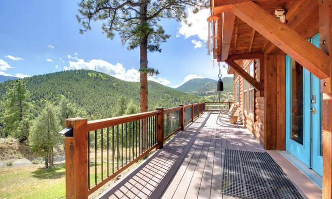Idaho Springs House | Mountain Liv’n Modern 100% Off-grid Home with Amazing Views