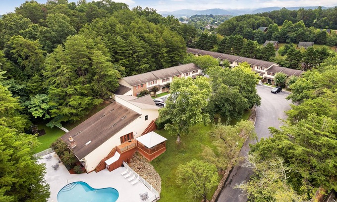 Pigeon Forge Apartment | Mountain Meadows