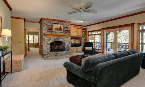 Big Canoe House | Mountain Memories - Viking gas range GE double ovenwarmer Lake views