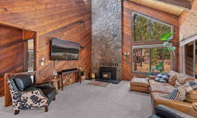 Black Butte Ranch House | Mountain Modern Retreat at Black Butte Ranch – 4BR/3BA w/Loft & Deck