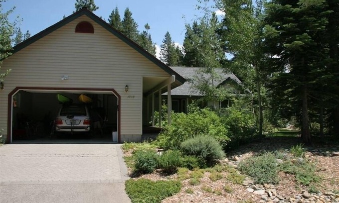 North Upper Truckee House | Mountain Retreat in Meyers. nPermit# 074522
