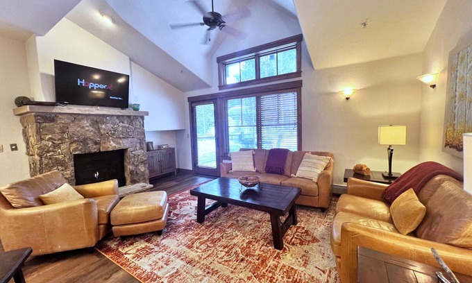 Breckenridge Ski Chalet | Mountain Thunder Fresh Tracks Condo Ski-In Pools Hot Tubs Walk to Main St