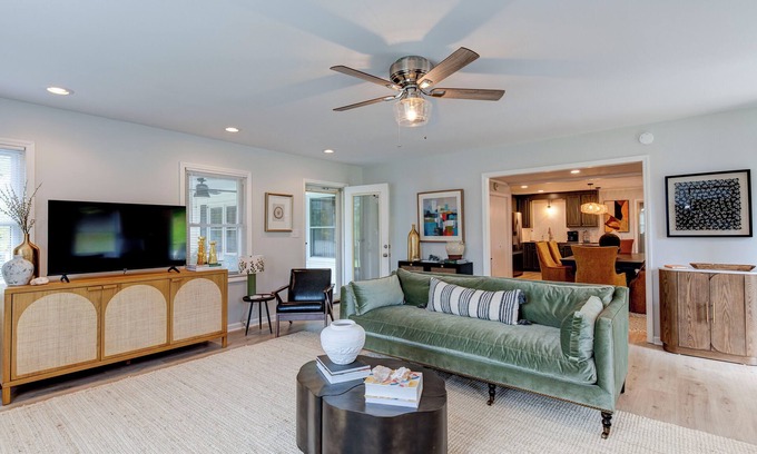 Marion House | Mountain Valley Creekside 3-bedroom house with AC and WiFi in Marion