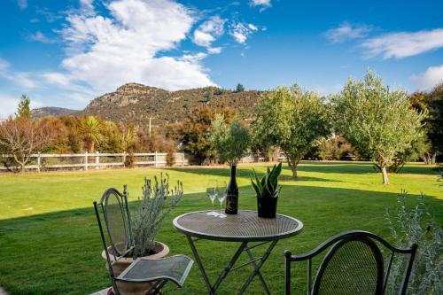 Albert Town House | Mountain View Bliss - Albert Town Holiday Unit