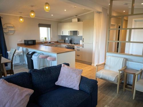 Aberystwyth Ski Chalet | Mountain View Brown lodge