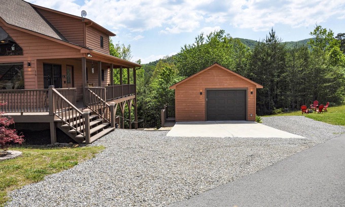 Murphy Cabin | Mountain View Cabin Close to Town w/River Access
