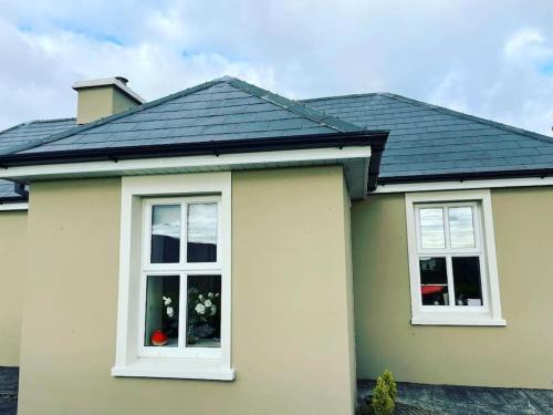 Cahirciveen House | Mountain View - Cosy Country Cottage