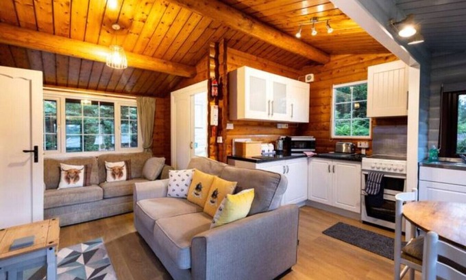 Bronaber Cabin | Mountain View 2 bed Log Cabin