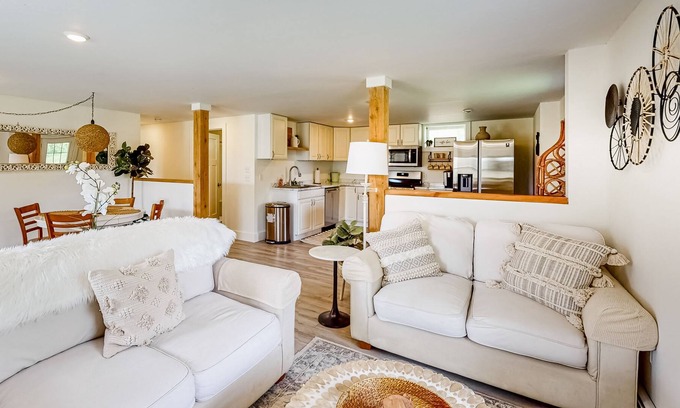 Morrisville House | Mountain-view hideaway with swimming pond & washer/dryer - dogs welcome