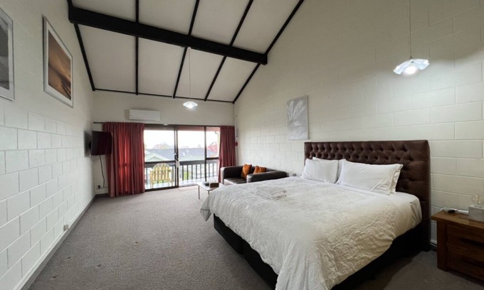 Taupo Hotel | Mountain View Motel, Taupo