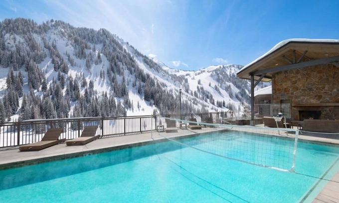Salt Lake Mountain Resorts Cabin | Mountain View Resort with Lux Spa and Outdoor Pool Warmth