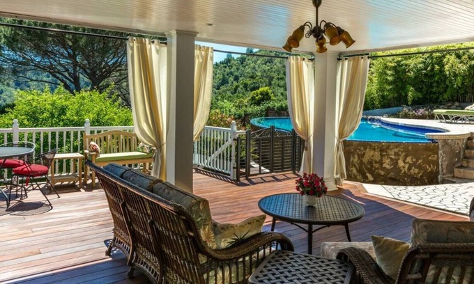 Fairfax House | Mountain View Retreat