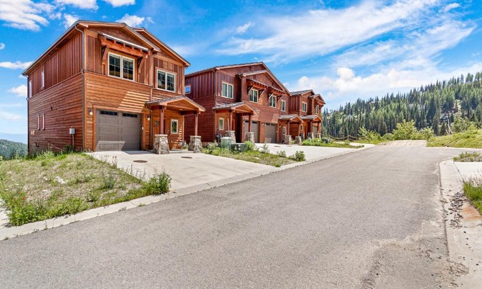 Sandpoint House | Mountainside Chalet