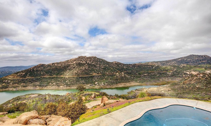 Ramona Cottage | Mountaintop Ramona Home: Private Pool, Near Lake!