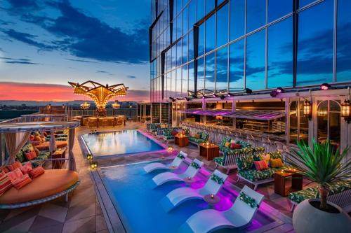 Downtown Los Angeles Hotel | Moxy Downtown Los Angeles