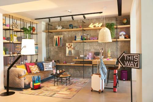 Patras Hotel | Moxy Patra Marina