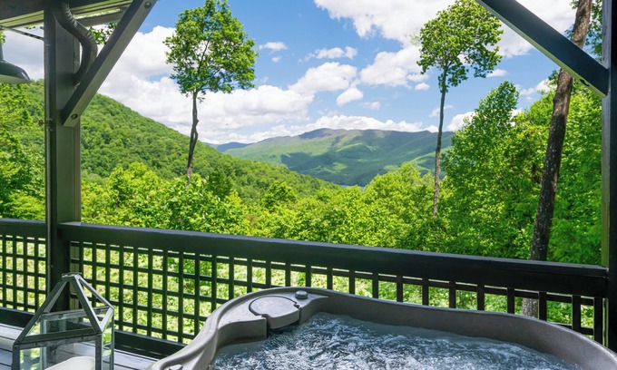 Laurel Ridge Apartment | Mt. Admirals Retreat ~ Mountain-LakeViews,HotTub-FirePit-Hiking-Biking-HypoDogs