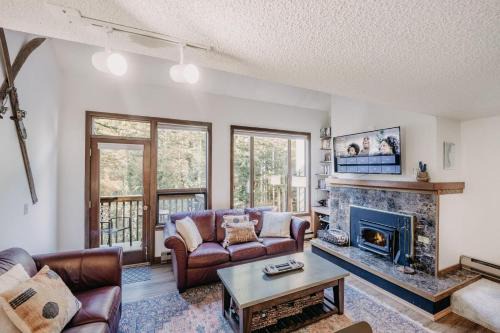 Glacier House | Mt Baker Lodging Condo 55SW - Sleeps 4, Great Community Aemenities