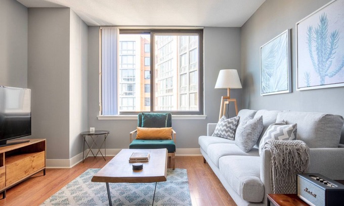 Mount Vernon Triangle Apartment | Mt Vernon 1BR, w/Gym, near metro, Convention Ctr. by Blueground