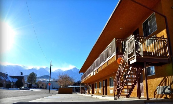 Lone Pine Hotel | Mt Whitney Motel