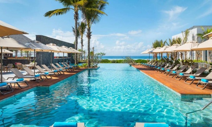 Plaine Magnien Apartment | For the Whole Family! FOUR Bedroom Villa with Private Pool! Spa, Beachfront!