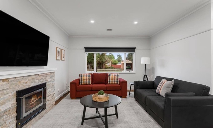 Newington House | Muir House Laidback Family Living in Ballarat