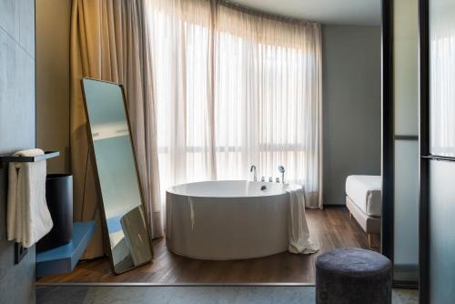San Julian Apartment | Muralla Sevilla Suites By Lola