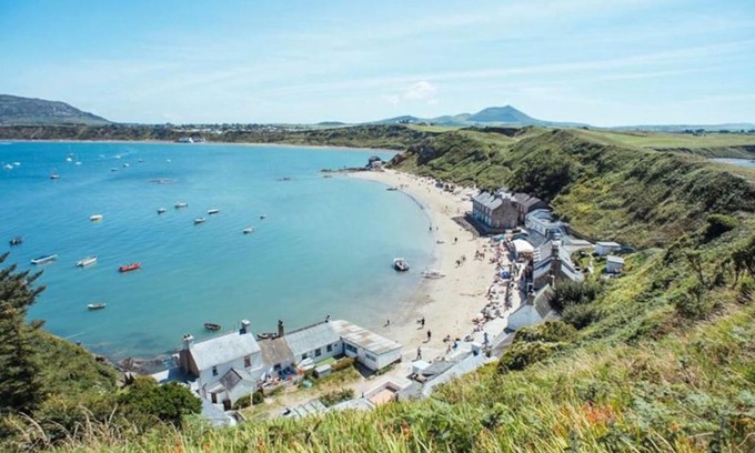 Edern House | Muriau Gwyn, Edern, Morfa Nefyn