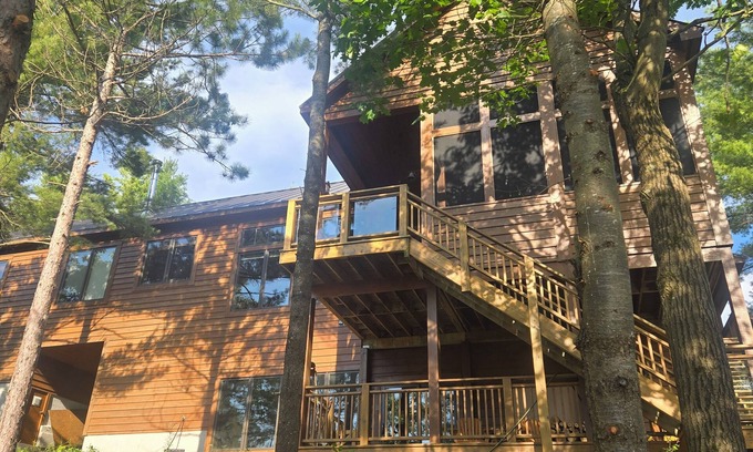 Gravenhurst Cottage | Muskoka Waterfront Cottage on 54 acres, 10 minutes from Gravenhurst