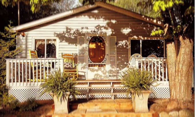 South Bruce Peninsula Cottage | My Blue Haven | a cottage retreat close to the beach and steps from Sauble River