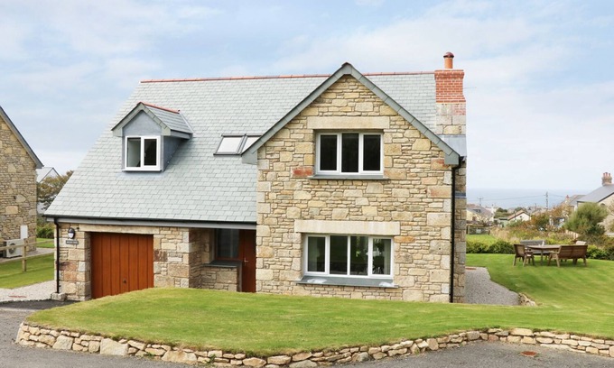 Pendeen House | MYLES VIEW, pet friendly, country holiday cottage in Pendeen