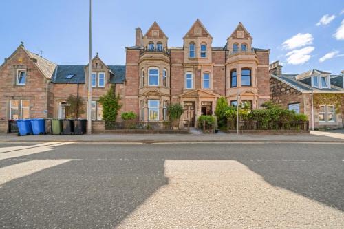 Inverness City Centre House | mySTAYINN Cedar Villa Guest House