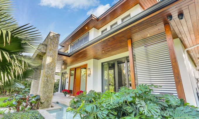 South Miami House | Mystique: Luxe Modern Villa, Pool, Hot Tub, Gym, & Wet Bar!