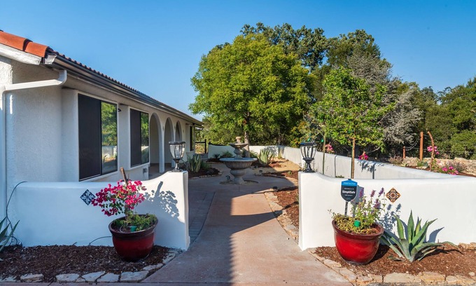Atascadero House | Na Hoku Ranch | Escape to Views, Starry Nights and Fire Pit!
