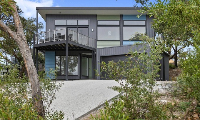 Fairhaven House | Namaste - Views, Great Location, Free WiFi