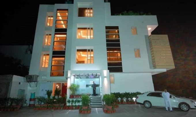 Malviya Nagar Hotel | Nangi's Pride