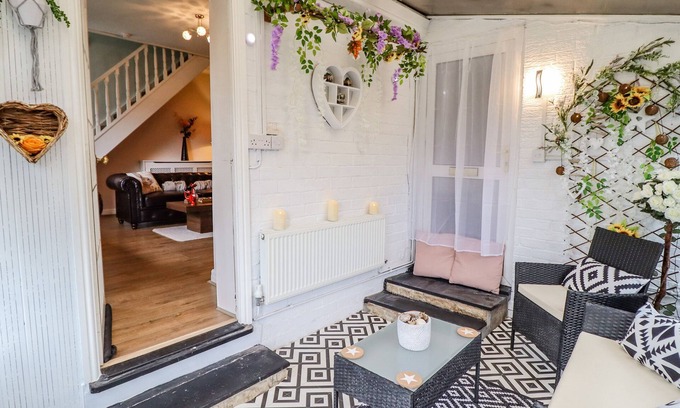 Froncysyllte Cottage | NANTCLWYD, family friendly, character holiday cottage in Llangollen